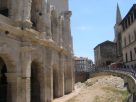  le long des arènes